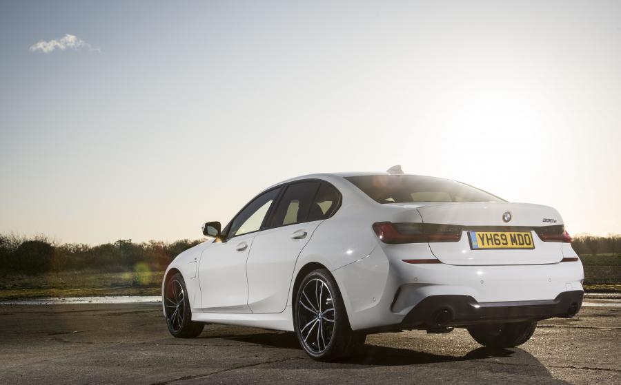  BMW 330e M Sport (G20) 2019 года  (UK) (фото 24 из 25)